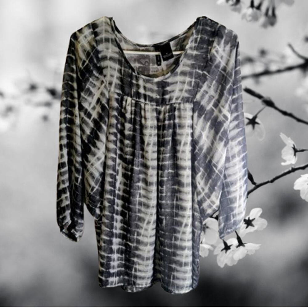 New Direction mediums 3/4 sleeves polyester black and white lightweight blouse